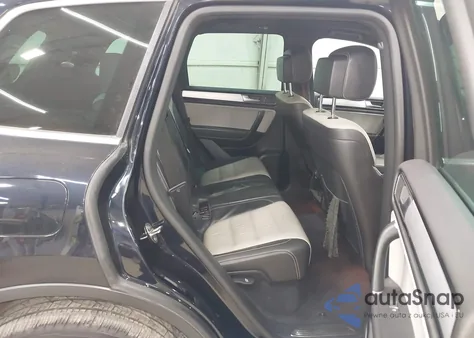 2017 Volkswagen Touareg V6 Wolfsburg Edition z USA, uszkodzony, nr VIN WVGRF7BP2HD005662